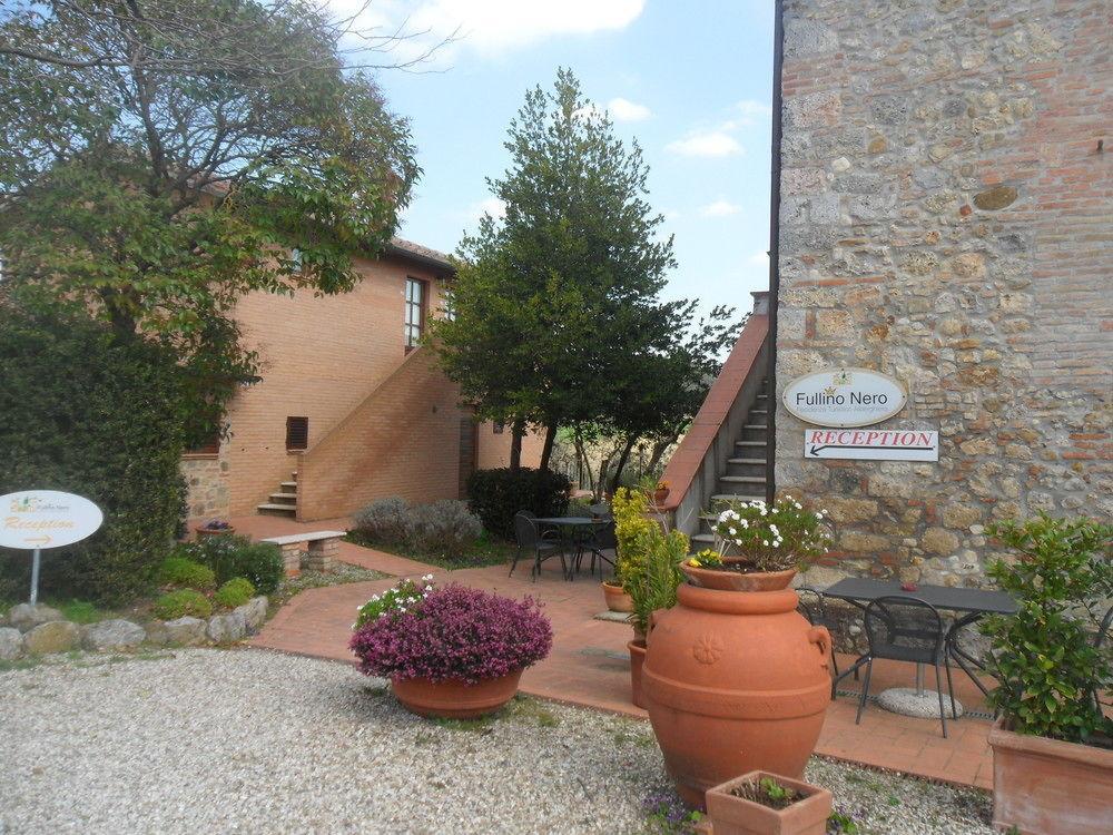 Fullino Nero Rta - Residenza Turistico Alberghiera Sienne Extérieur photo