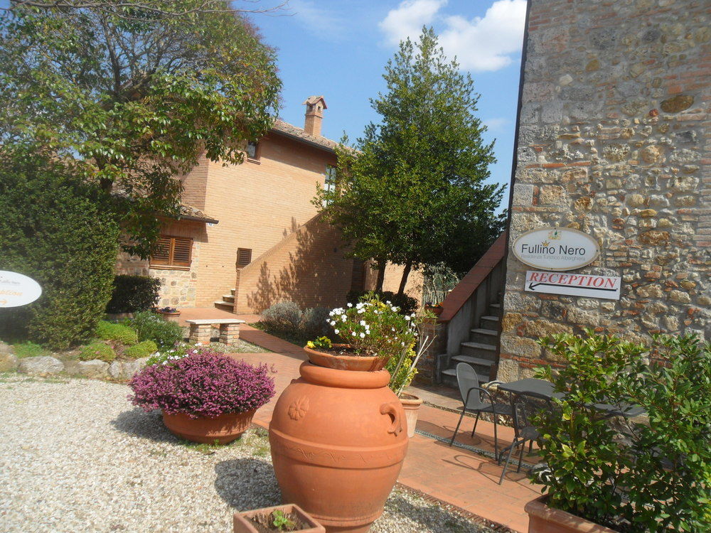 Fullino Nero Rta - Residenza Turistico Alberghiera Sienne Extérieur photo
