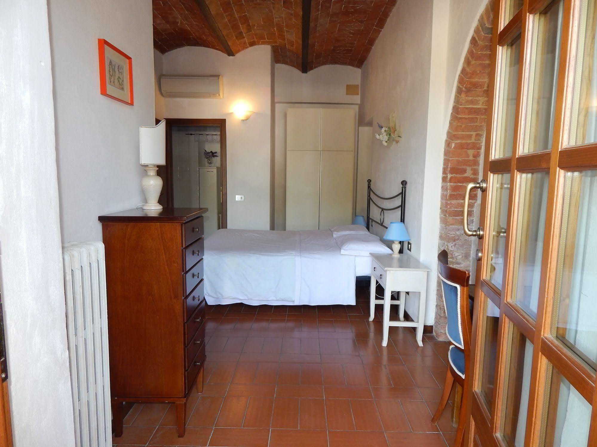 Fullino Nero Rta - Residenza Turistico Alberghiera Sienne Extérieur photo